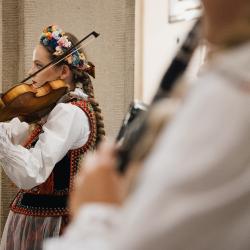 Violinist in a building hall