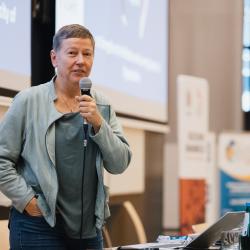 Person giving to a presentation in an auditorium