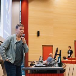 Person giving to a presentation in an auditorium